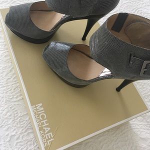 Michael Kors heels Heidi Platform